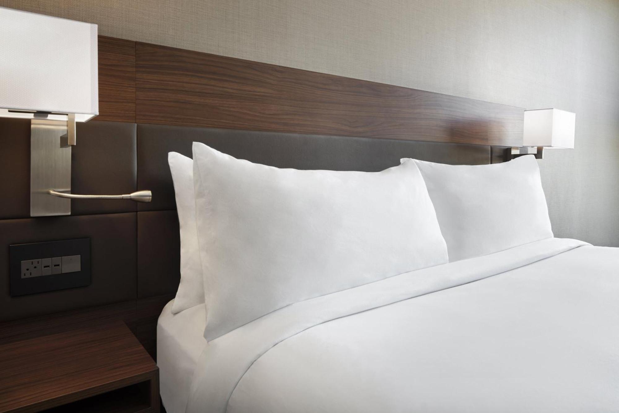 Ac Hotel By Marriott St. Louis Клейтон Экстерьер фото